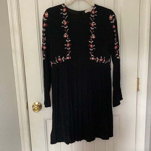 LOFT Black embroidered dress - Picture 3 of 10
